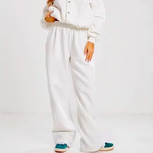 Women’s brand new with tag white wide leg(ish) sweatpants - Picture 1 of 3